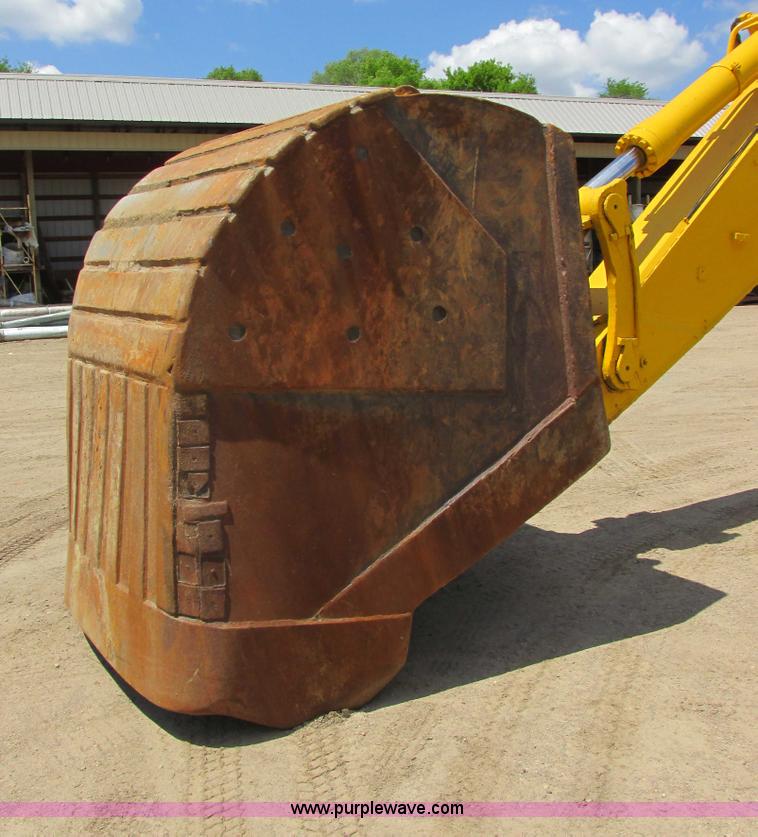 image for item I2551 2002 Komatsu PC600LC-6 excavator