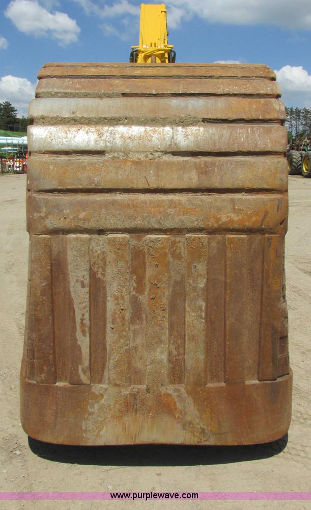 image for item I2551 2002 Komatsu PC600LC-6 excavator