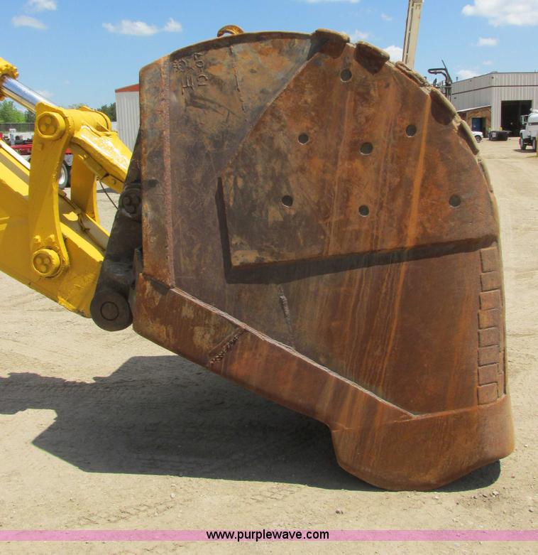 image for item I2551 2002 Komatsu PC600LC-6 excavator