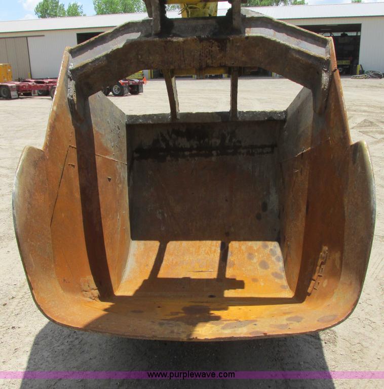 image for item I2551 2002 Komatsu PC600LC-6 excavator