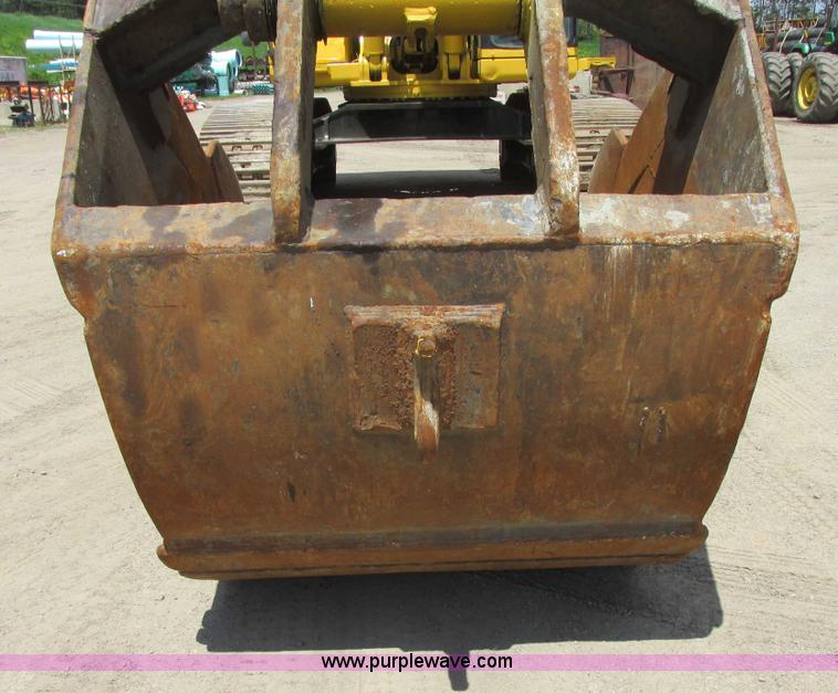 image for item I2551 2002 Komatsu PC600LC-6 excavator