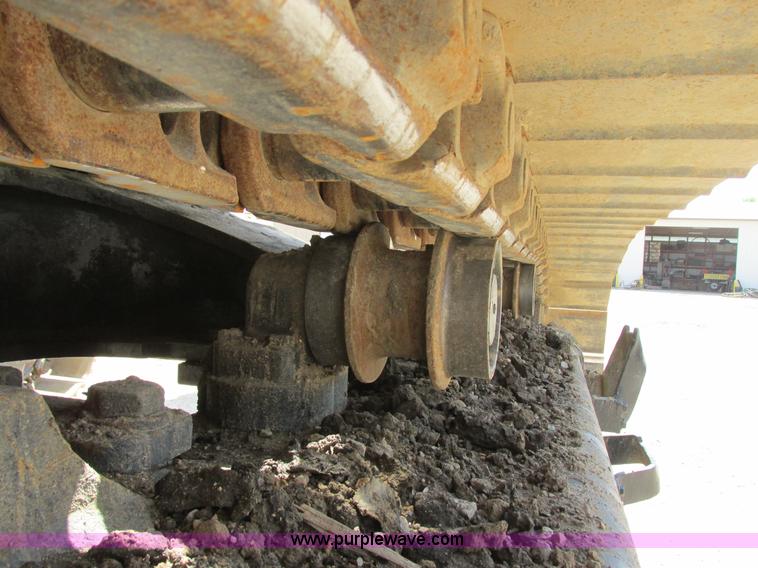 image for item I2551 2002 Komatsu PC600LC-6 excavator