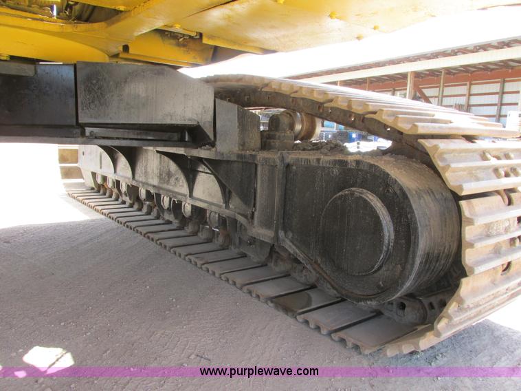 image for item I2551 2002 Komatsu PC600LC-6 excavator