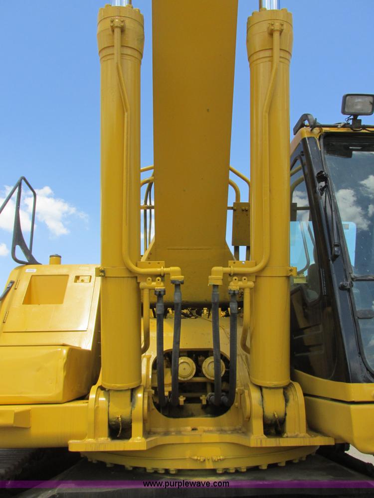 image for item I2551 2002 Komatsu PC600LC-6 excavator