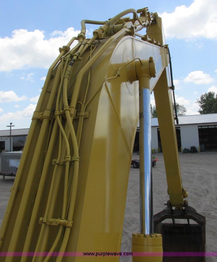 image for item I2551 2002 Komatsu PC600LC-6 excavator