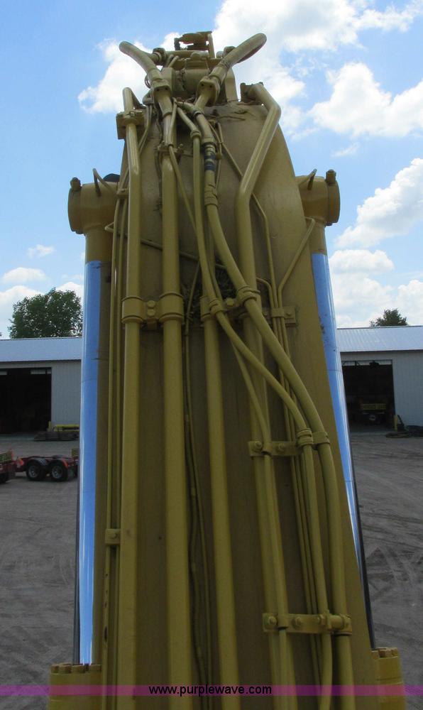 image for item I2551 2002 Komatsu PC600LC-6 excavator