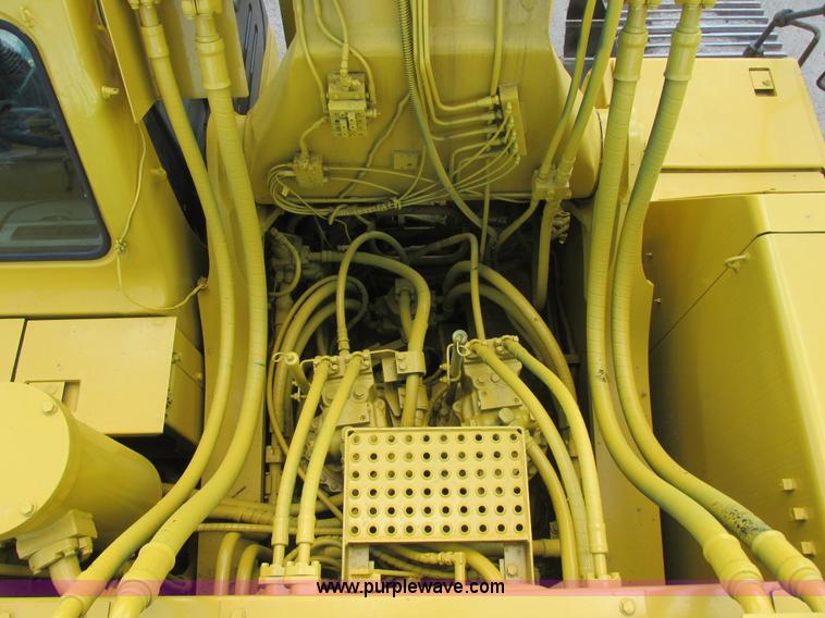 image for item I2551 2002 Komatsu PC600LC-6 excavator