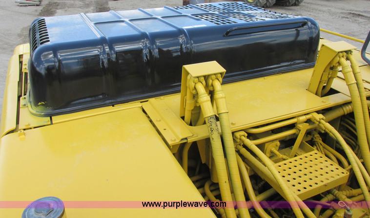 image for item I2551 2002 Komatsu PC600LC-6 excavator