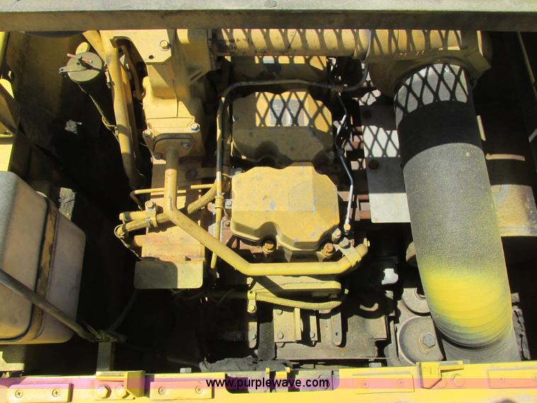 image for item I2551 2002 Komatsu PC600LC-6 excavator