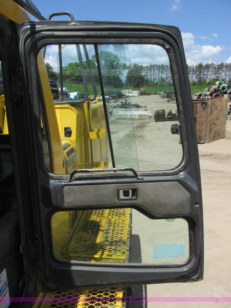 image for item I2551 2002 Komatsu PC600LC-6 excavator