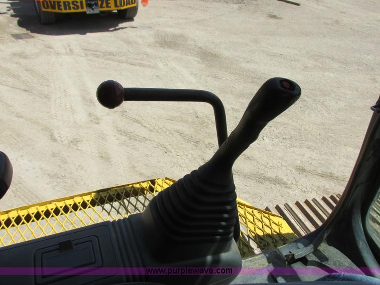 image for item I2551 2002 Komatsu PC600LC-6 excavator