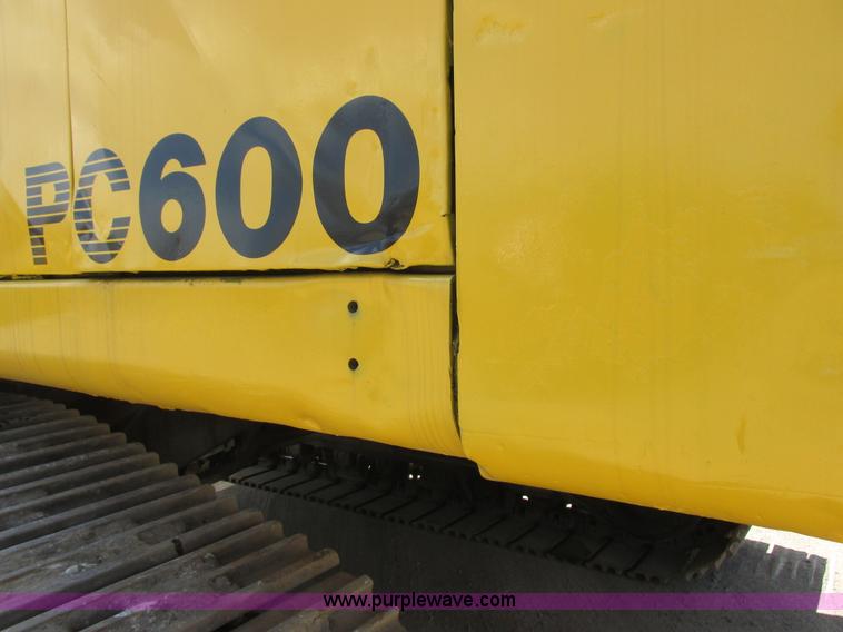 image for item I2551 2002 Komatsu PC600LC-6 excavator