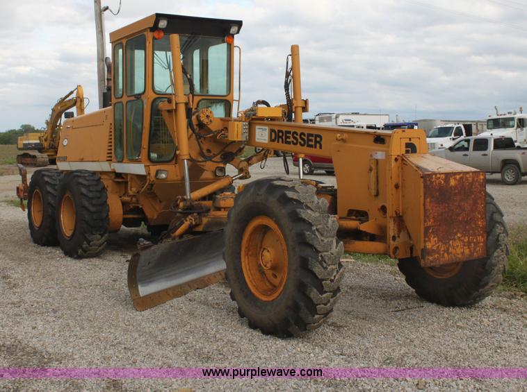 image for item I7355 1989 Dresser 850 articulated motor grader