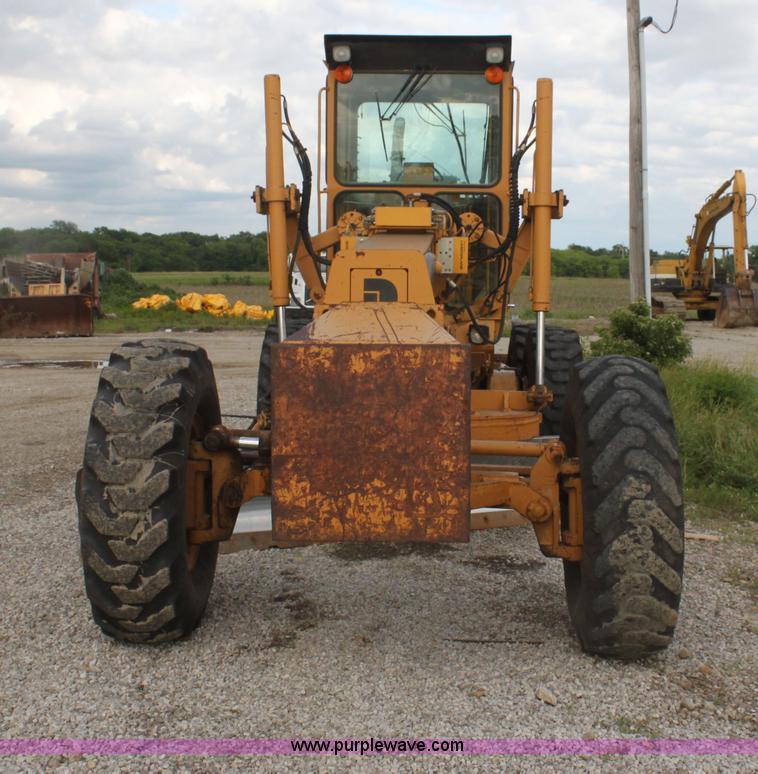 image for item I7355 1989 Dresser 850 articulated motor grader