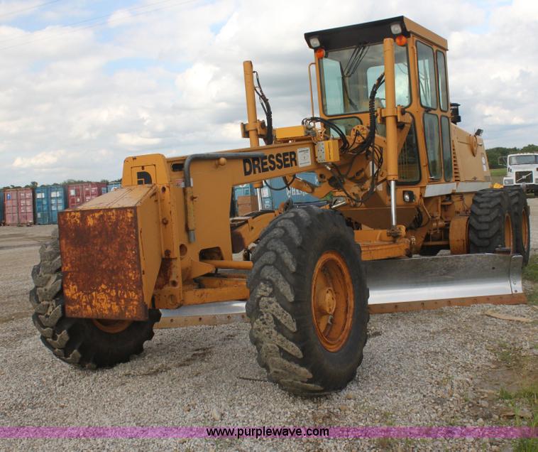 image for item I7355 1989 Dresser 850 articulated motor grader