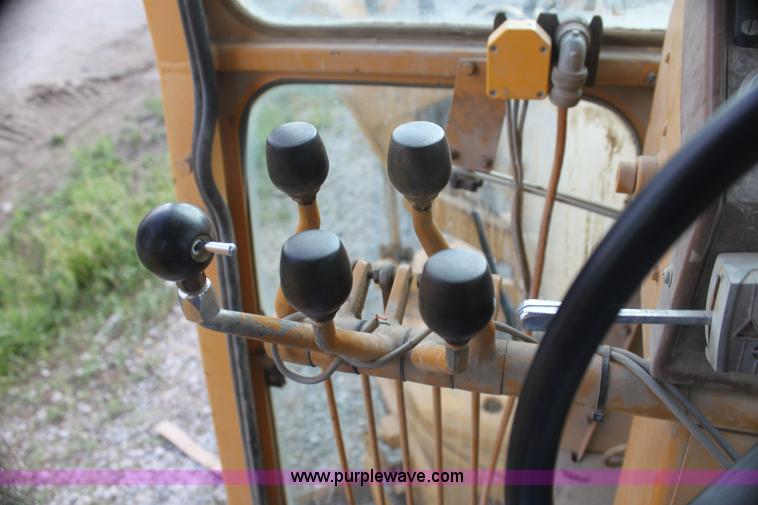 image for item I7355 1989 Dresser 850 articulated motor grader