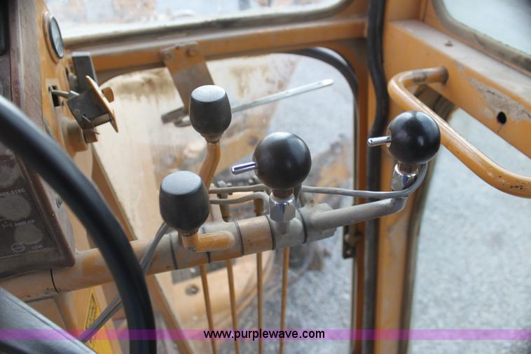 image for item I7355 1989 Dresser 850 articulated motor grader