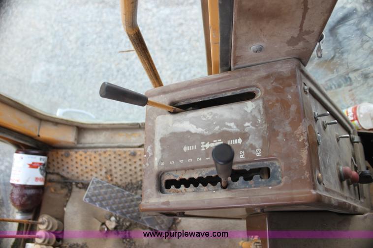 image for item I7355 1989 Dresser 850 articulated motor grader