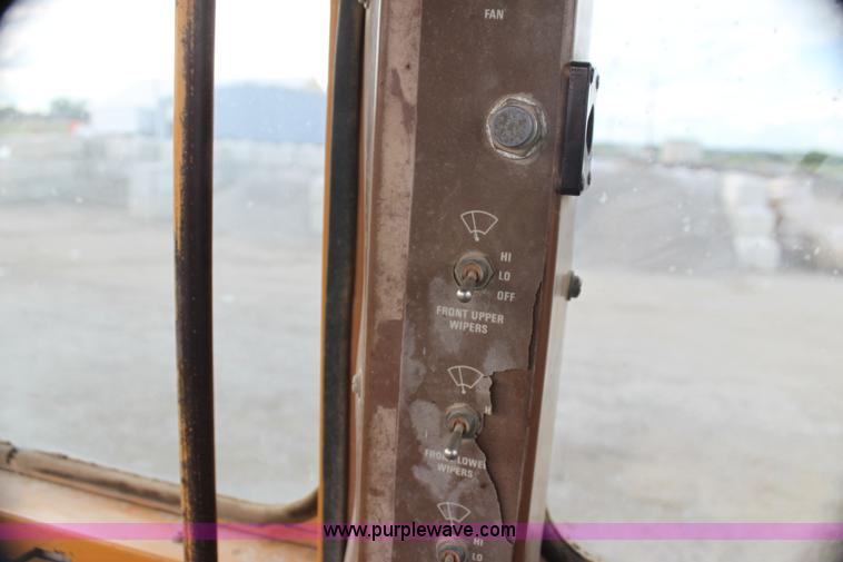 image for item I7355 1989 Dresser 850 articulated motor grader