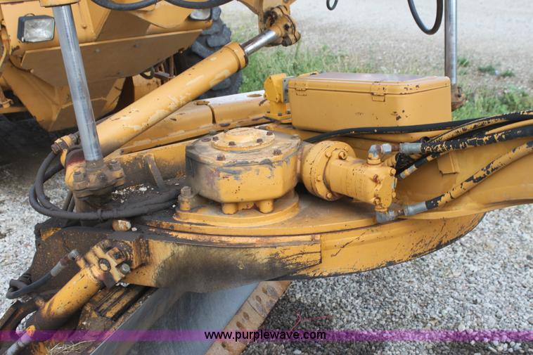 image for item I7355 1989 Dresser 850 articulated motor grader