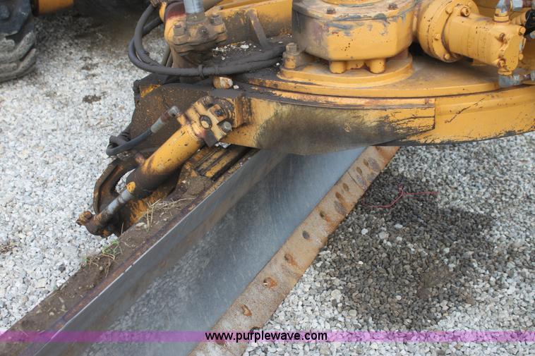 image for item I7355 1989 Dresser 850 articulated motor grader