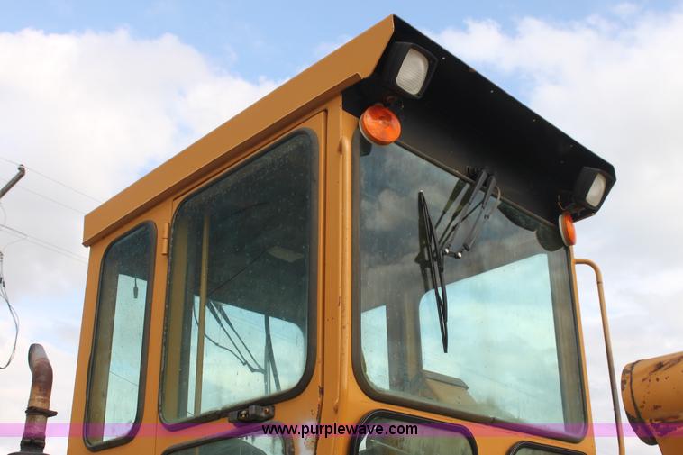 image for item I7355 1989 Dresser 850 articulated motor grader