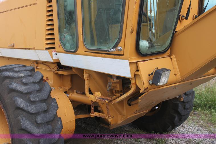 image for item I7355 1989 Dresser 850 articulated motor grader