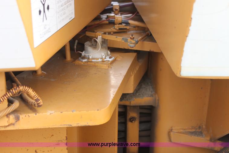 image for item I7355 1989 Dresser 850 articulated motor grader