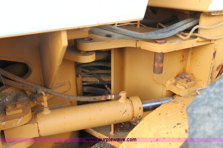 image for item I7355 1989 Dresser 850 articulated motor grader