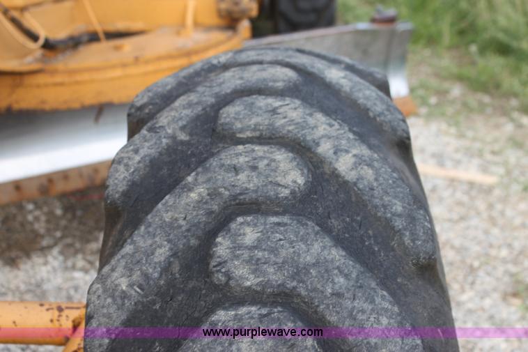 image for item I7355 1989 Dresser 850 articulated motor grader