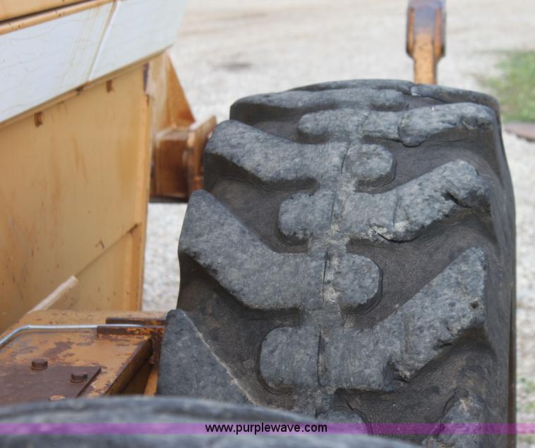 image for item I7355 1989 Dresser 850 articulated motor grader