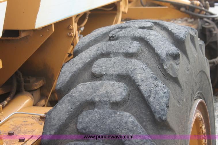 image for item I7355 1989 Dresser 850 articulated motor grader