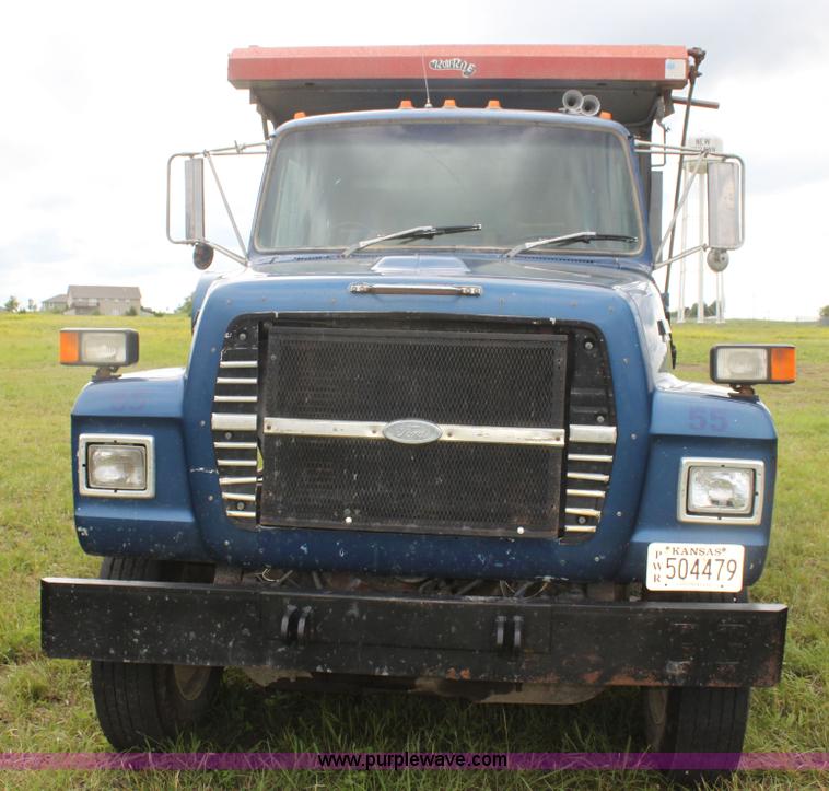 image for item I7356 1994 Ford LT8000 dump truck