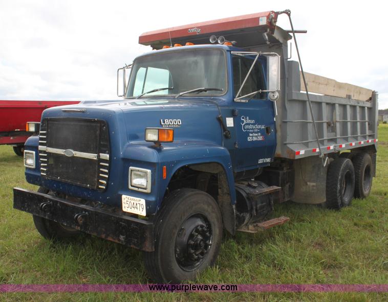 image for item I7356 1994 Ford LT8000 dump truck