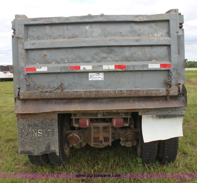 image for item I7356 1994 Ford LT8000 dump truck