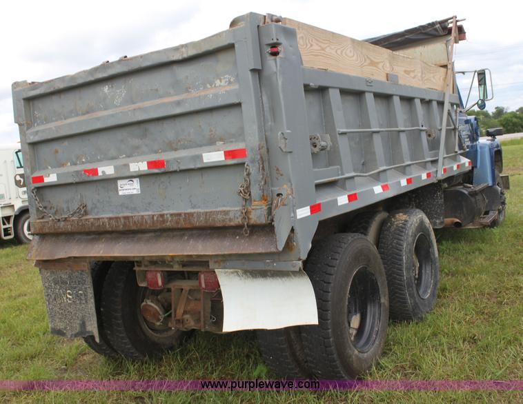 image for item I7356 1994 Ford LT8000 dump truck
