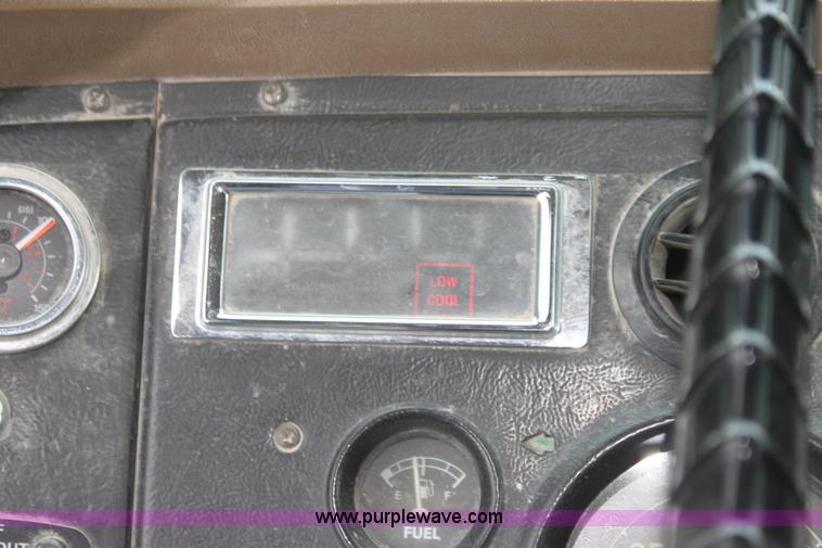 image for item I7356 1994 Ford LT8000 dump truck