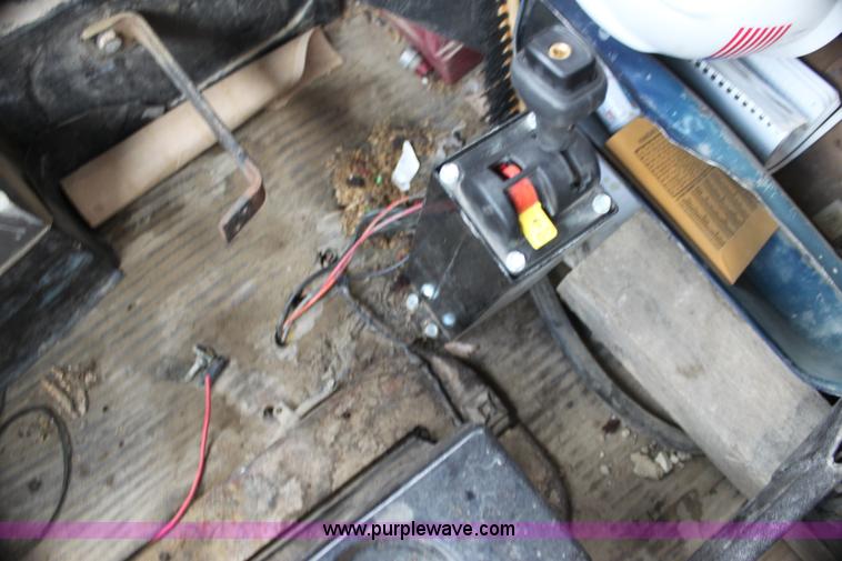 image for item I7356 1994 Ford LT8000 dump truck