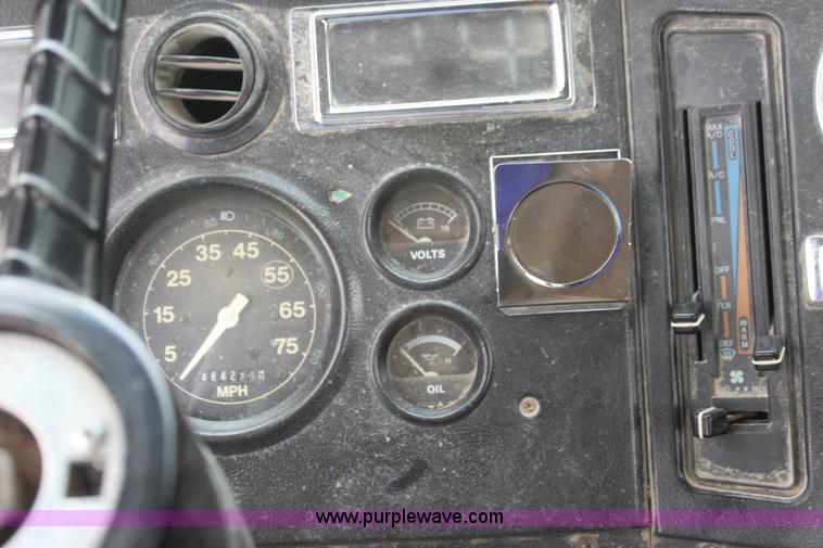 image for item I7356 1994 Ford LT8000 dump truck