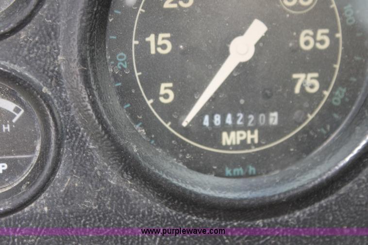 image for item I7356 1994 Ford LT8000 dump truck