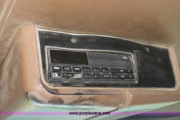 image for item I7356 1994 Ford LT8000 dump truck