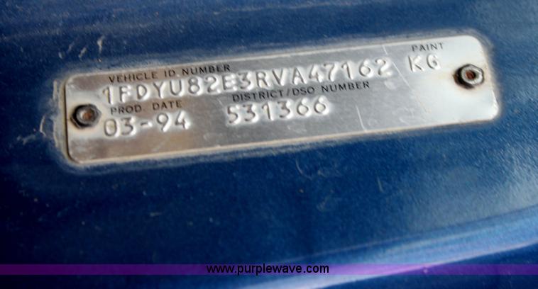 image for item I7356 1994 Ford LT8000 dump truck