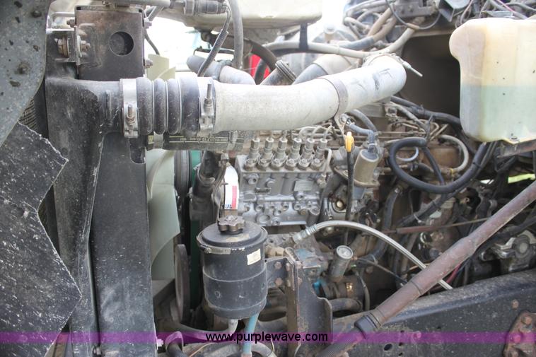 image for item I7356 1994 Ford LT8000 dump truck