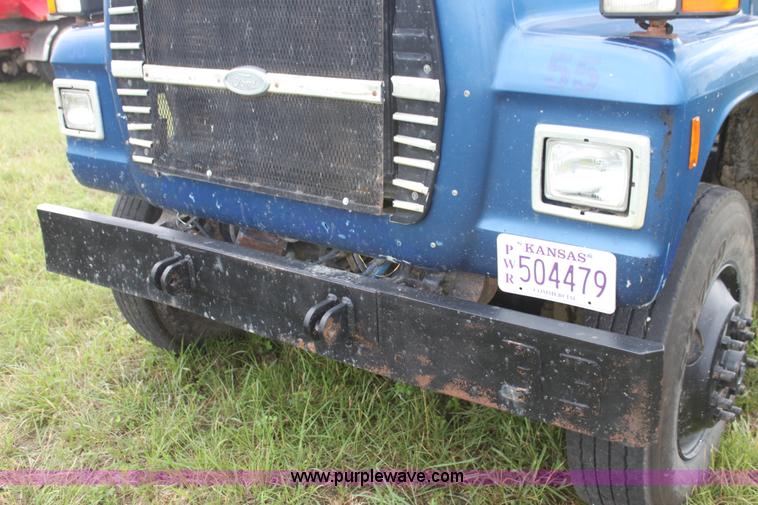 image for item I7356 1994 Ford LT8000 dump truck