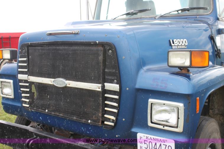 image for item I7356 1994 Ford LT8000 dump truck