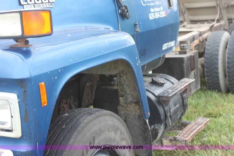 image for item I7356 1994 Ford LT8000 dump truck