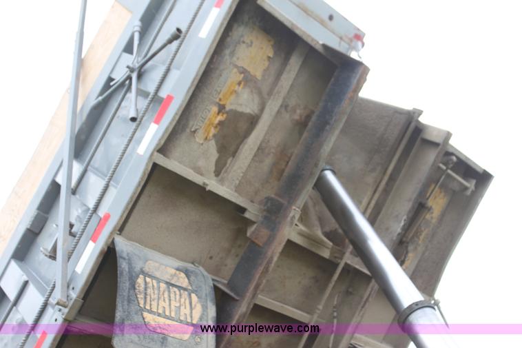 image for item I7356 1994 Ford LT8000 dump truck