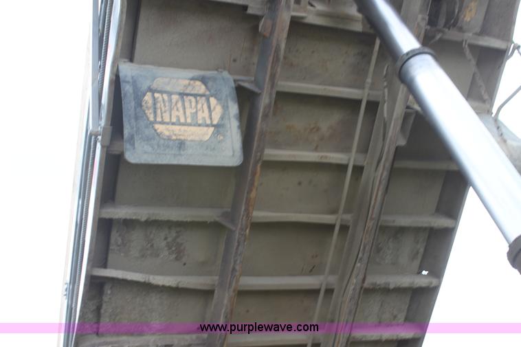 image for item I7356 1994 Ford LT8000 dump truck