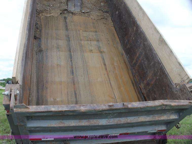 image for item I7356 1994 Ford LT8000 dump truck