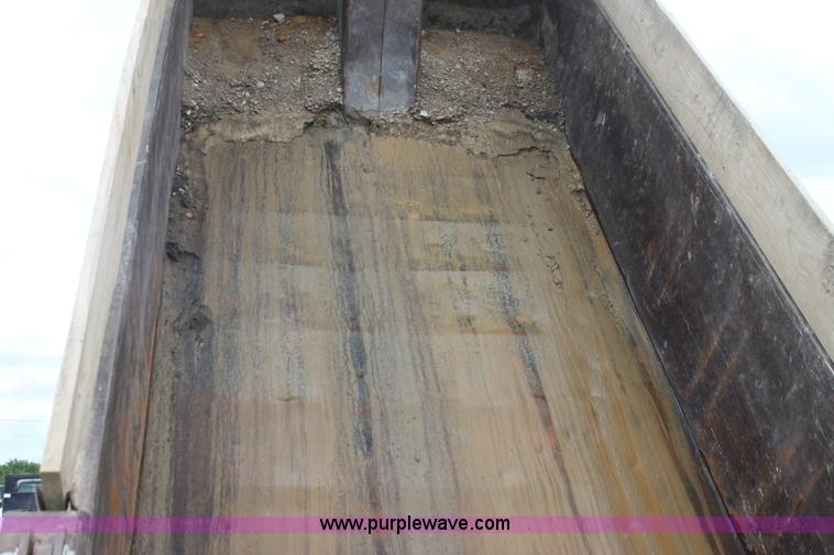 image for item I7356 1994 Ford LT8000 dump truck